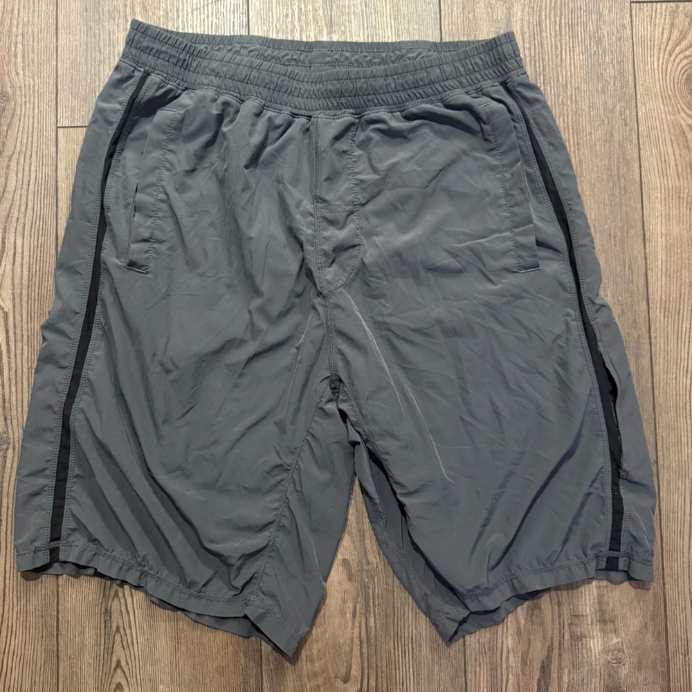 Lululemon Men’s Lined Athletic Shorts Gray Medium 9” Inseam Multi-Pocket